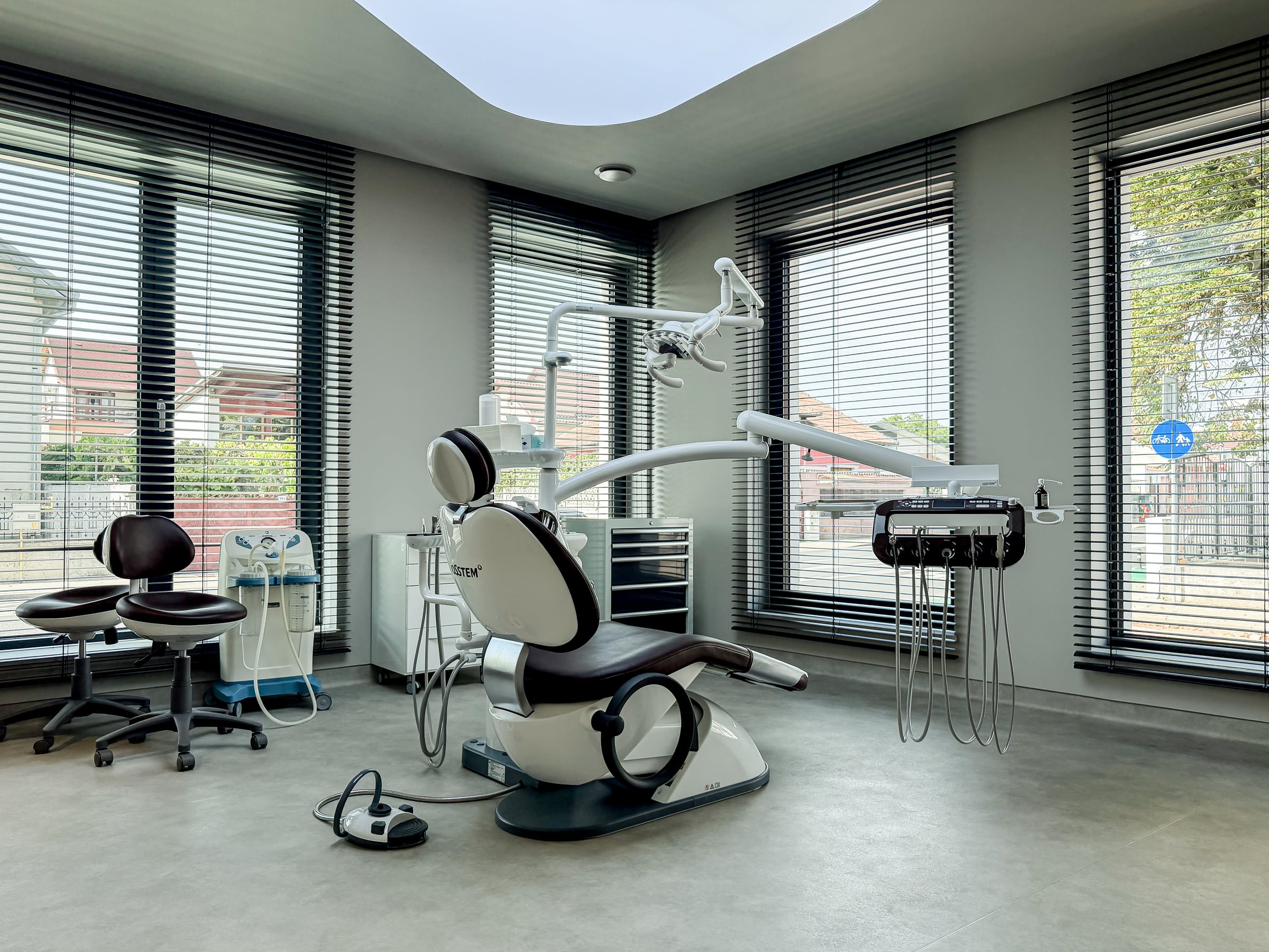 Dental treatment room with modern equipment