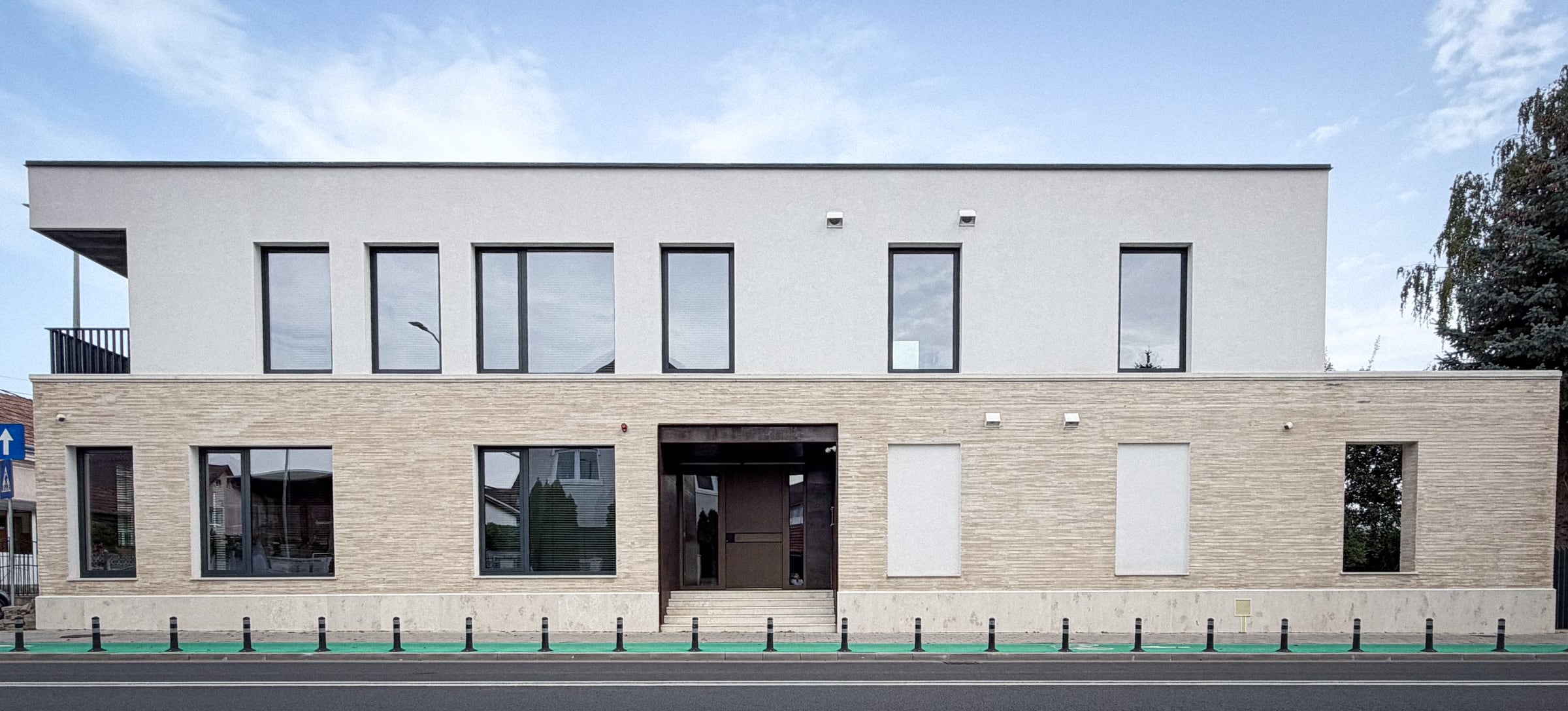 Dental Clinic Alba Iulia — Building facade