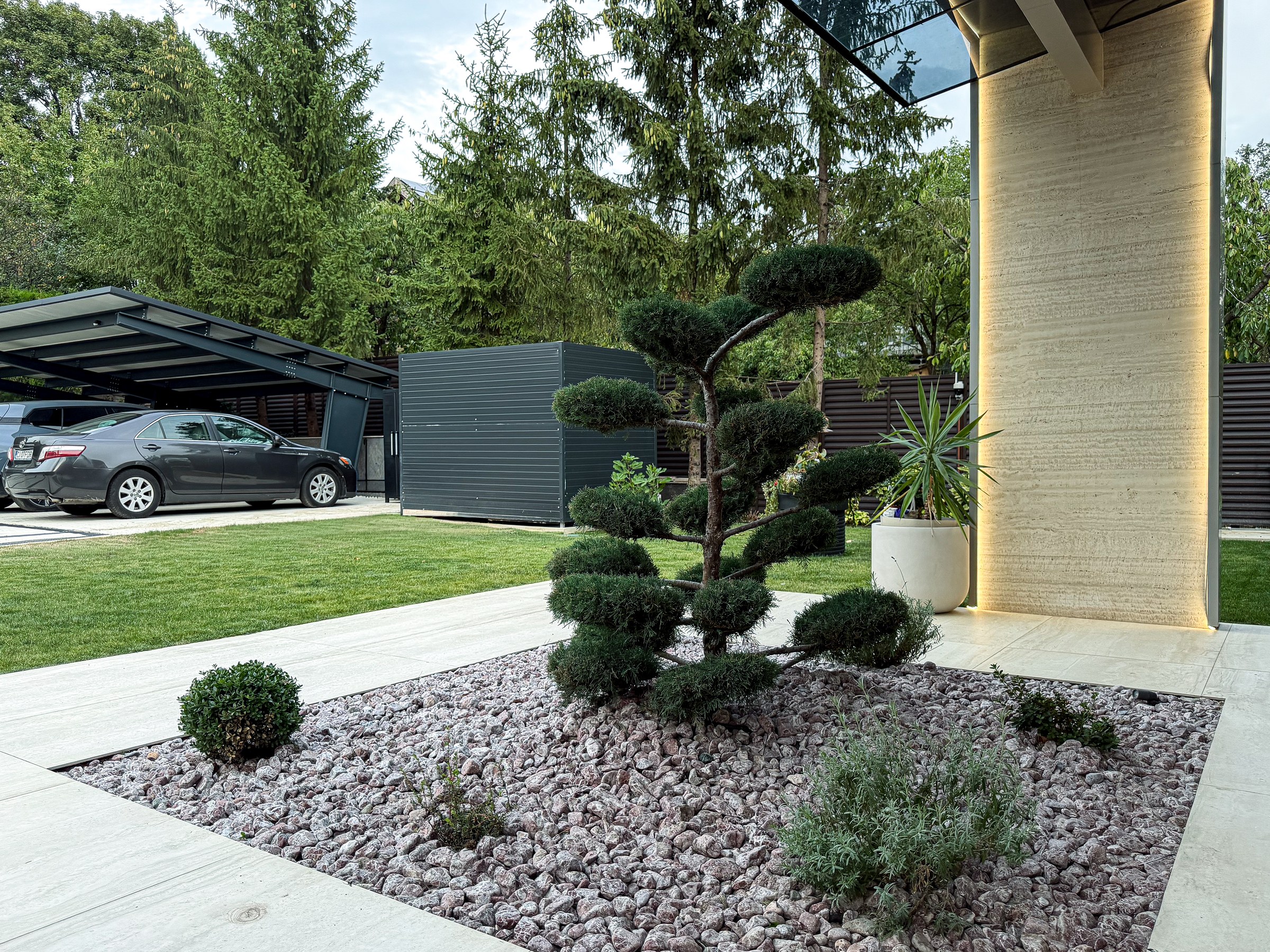 Residential House Cluj — Exterior courtyard and landscaping